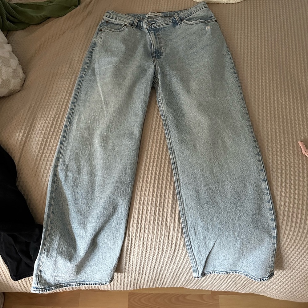 Abercrombie and fitch high rise 90s relaxed asymmetrical waist jean
